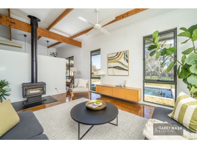 21 Johnson Street, Oxley VIC 3678