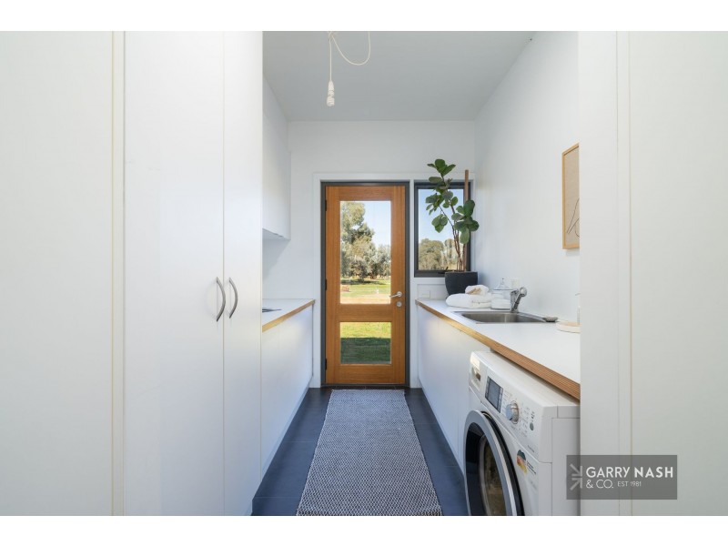 21 Johnson Street, Oxley VIC 3678