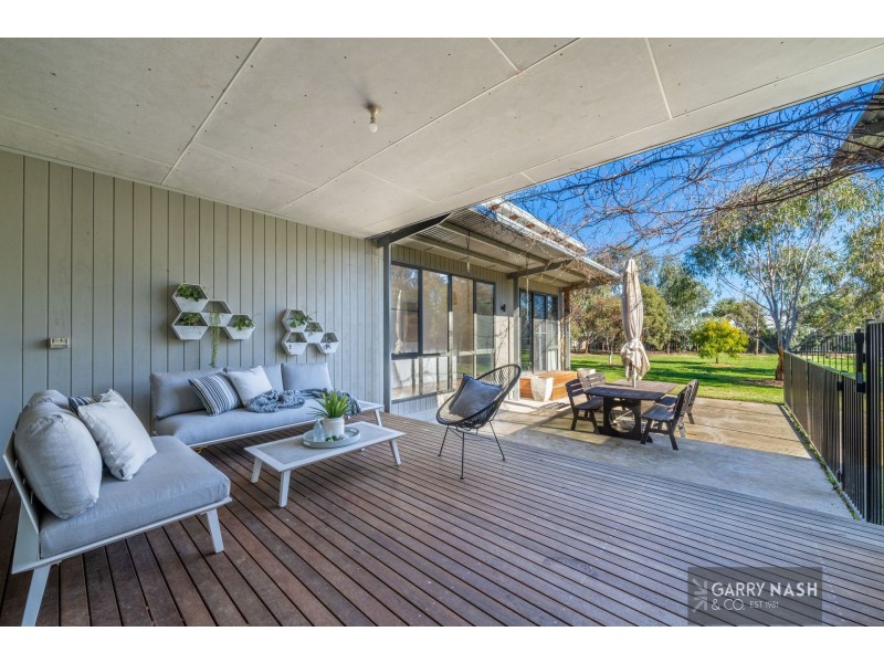 21 Johnson Street, Oxley VIC 3678