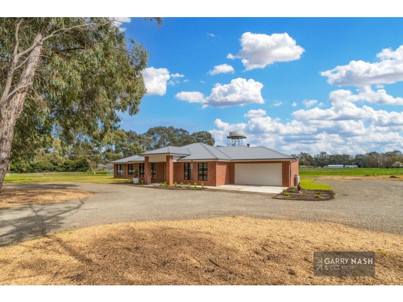 5 King Street, Oxley VIC 3678