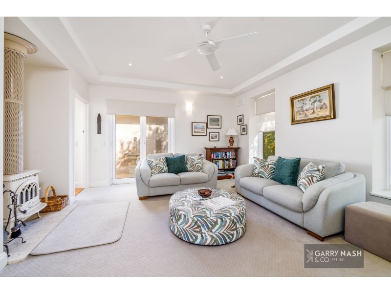 19 Firbank Drive, Waldara VIC 3678