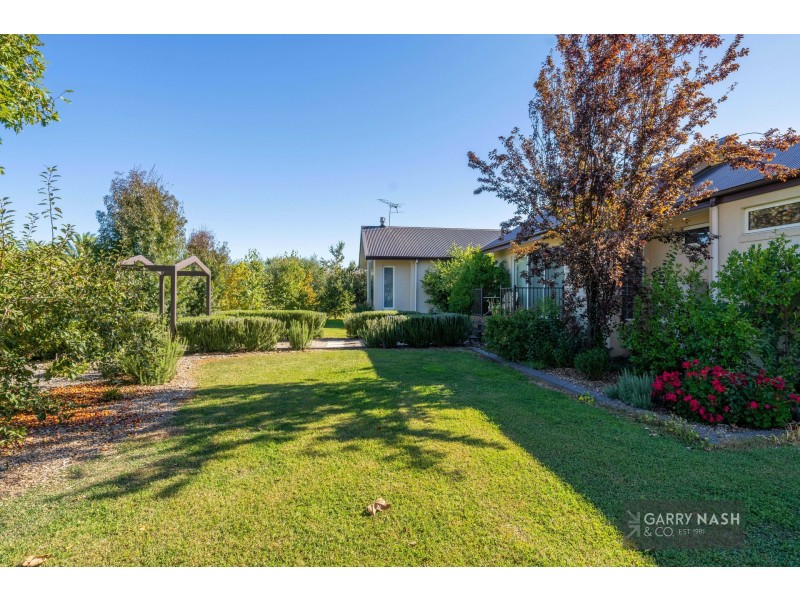 19 Firbank Drive, Waldara VIC 3678