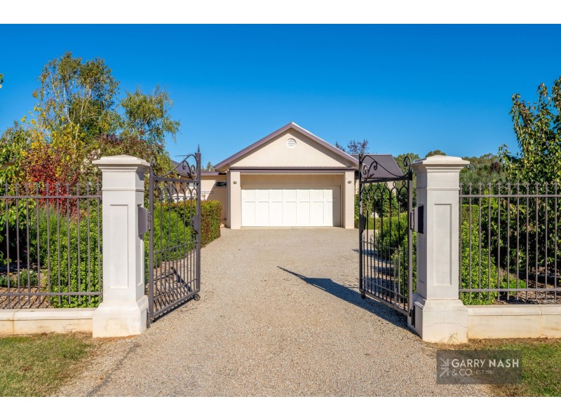 19 Firbank Drive, Waldara VIC 3678