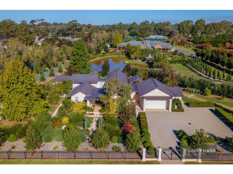 19 Firbank Drive, Waldara VIC 3678