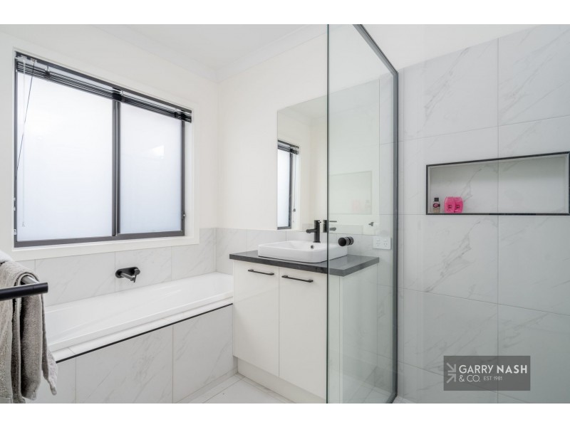 9 Sarakos Circuit, Wangaratta VIC 3677