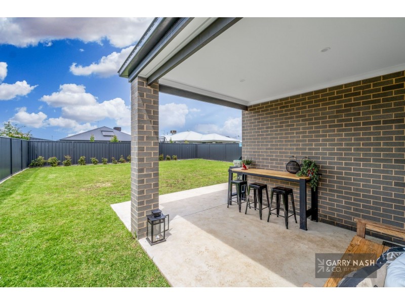 9 Sarakos Circuit, Wangaratta VIC 3677