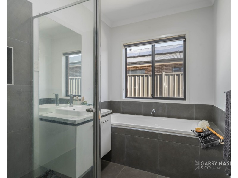 30 Currawong Drive, Wangaratta VIC 3677