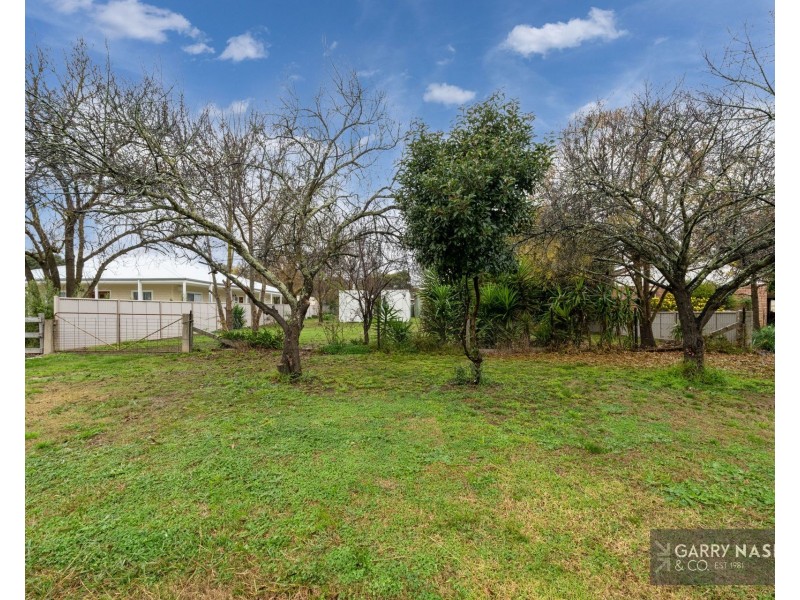 9 Simpson Street, Oxley VIC 3678