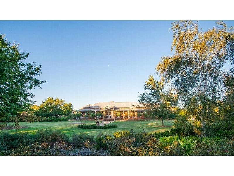 74 Murray Drive, Echuca VIC 3564