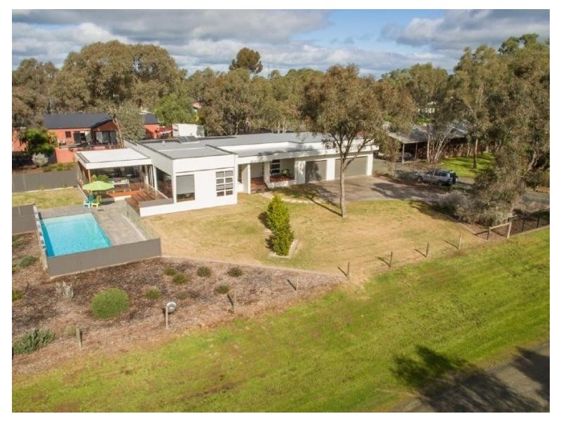 39 Pakenham Street, Echuca VIC 3564