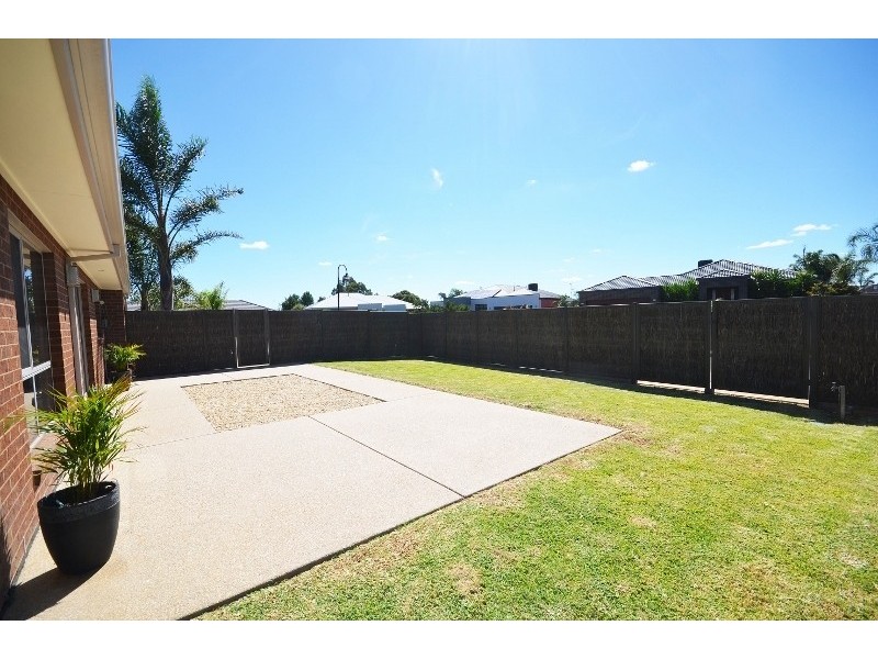 2 Yeovil Court, Echuca VIC 3564