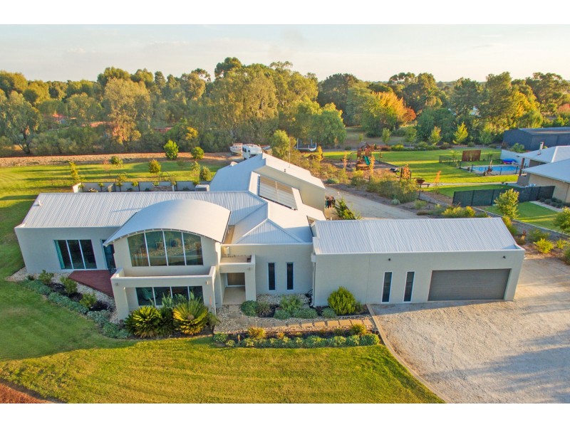 10 Hollara Drive, Moama NSW 2731