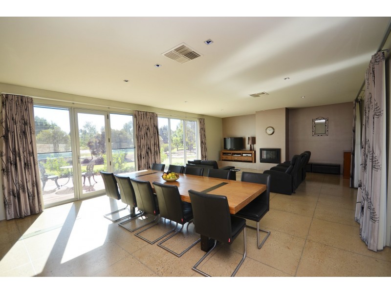 10 Hollara Drive, Moama NSW 2731