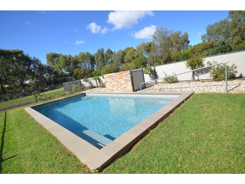 10 Hollara Drive, Moama NSW 2731