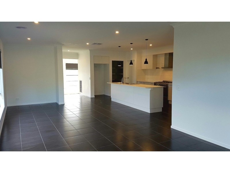 9 Mayflower Circuit, Moama NSW 2731