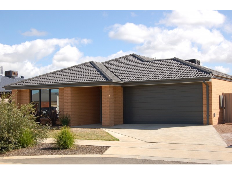 64 Mcswains Road, Echuca VIC 3564