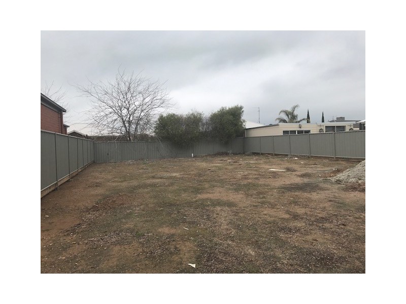 1/27 Sunset Avenue, Echuca VIC 3564