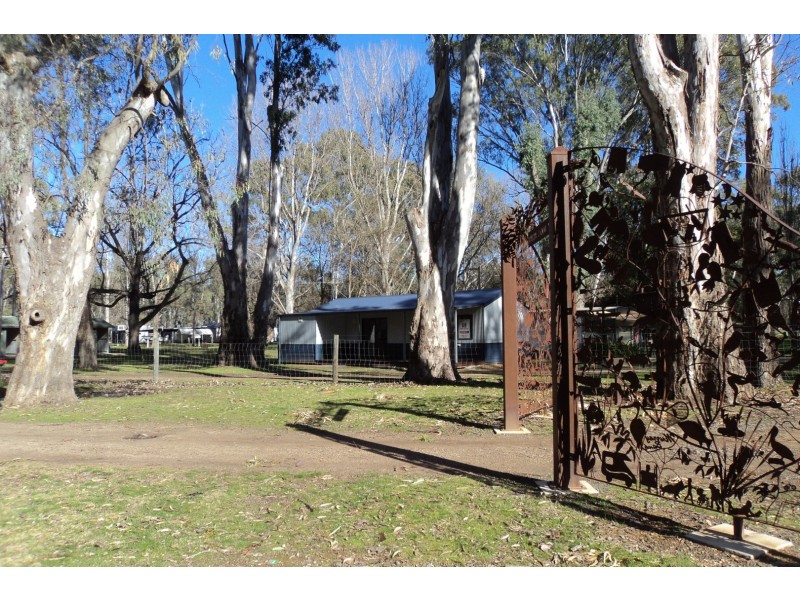 Cabin 125/00 Picnic Point Road, Mathoura NSW 2710