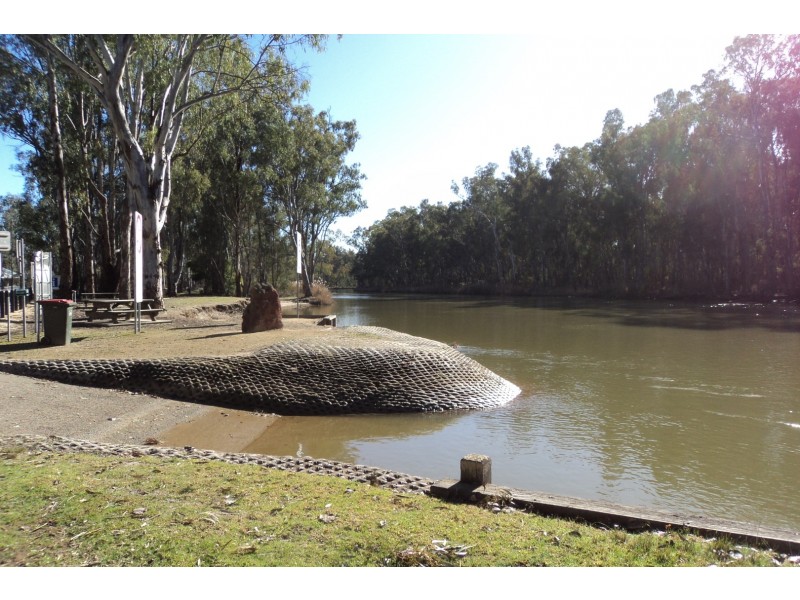 Cabin 125/00 Picnic Point Road, Mathoura NSW 2710