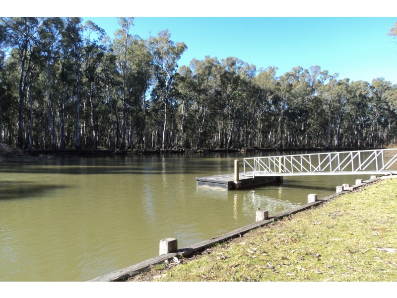 Cabin 125/00 Picnic Point Road, Mathoura NSW 2710