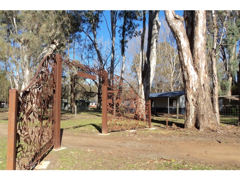 Cabin 125/00 Picnic Point Road, Mathoura NSW 2710