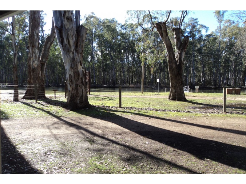 Cabin 125/00 Picnic Point Road, Mathoura NSW 2710