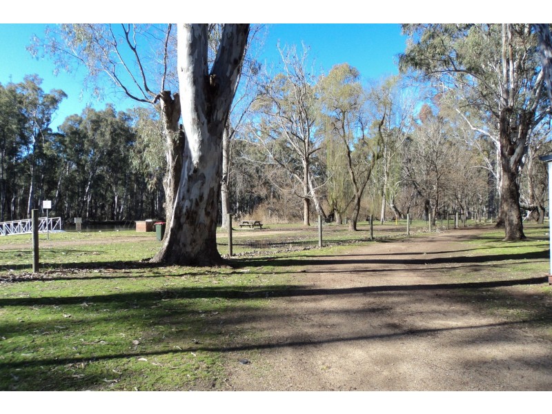 Cabin 125/00 Picnic Point Road, Mathoura NSW 2710