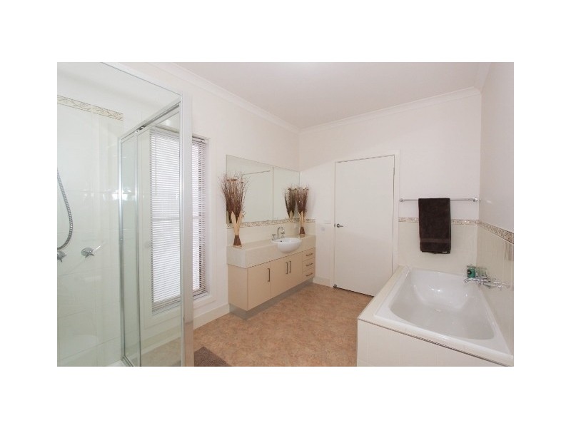 11B Brenton Avenue, Echuca VIC 3564