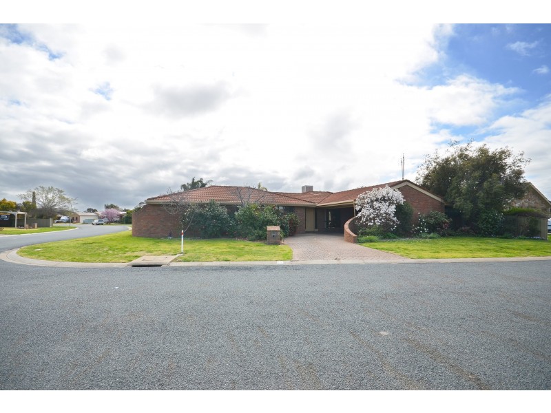 15 Lachlan Crescent, Echuca VIC 3564