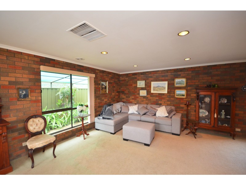 15 Lachlan Crescent, Echuca VIC 3564