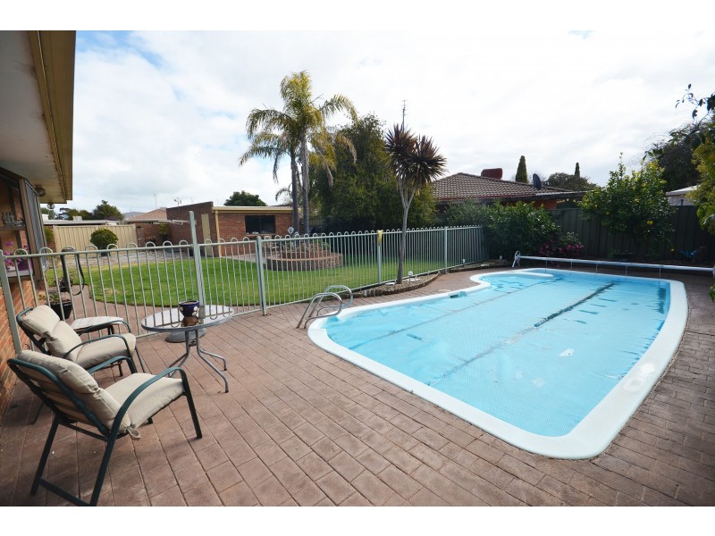15 Lachlan Crescent, Echuca VIC 3564