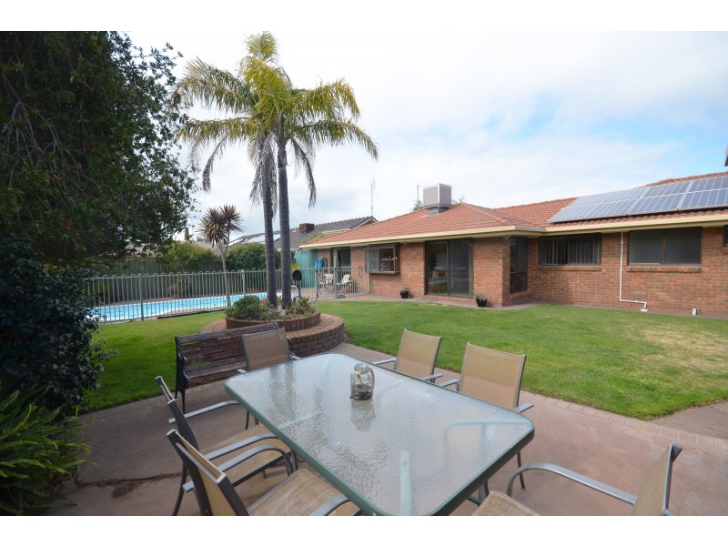 15 Lachlan Crescent, Echuca VIC 3564