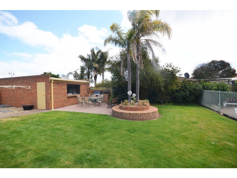 15 Lachlan Crescent, Echuca VIC 3564