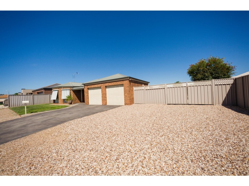 24 Genevieve Avenue, Echuca VIC 3564