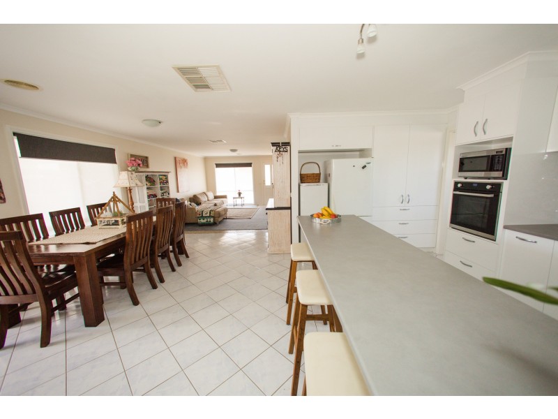 24 Genevieve Avenue, Echuca VIC 3564