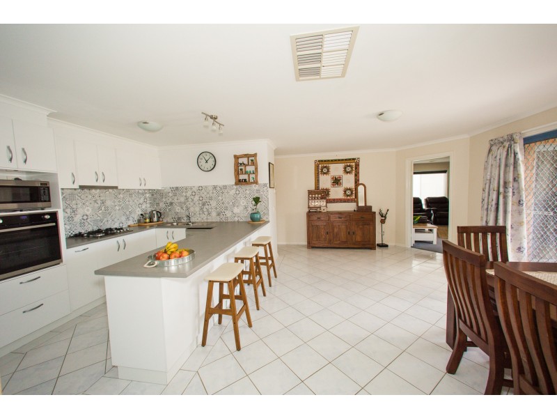 24 Genevieve Avenue, Echuca VIC 3564