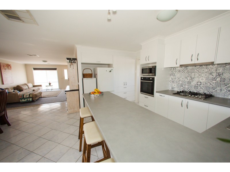 24 Genevieve Avenue, Echuca VIC 3564