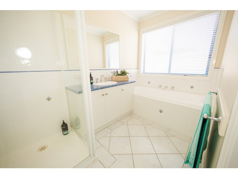 24 Genevieve Avenue, Echuca VIC 3564