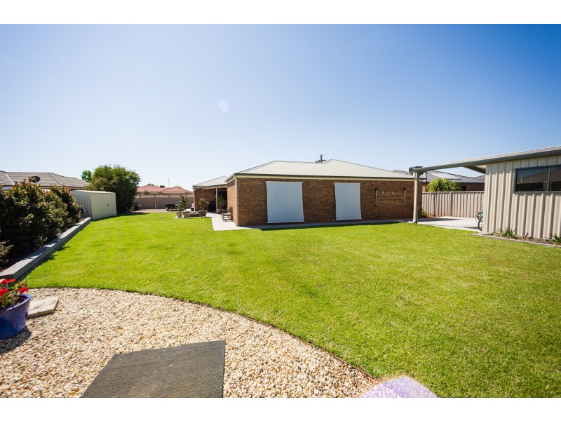 24 Genevieve Avenue, Echuca VIC 3564