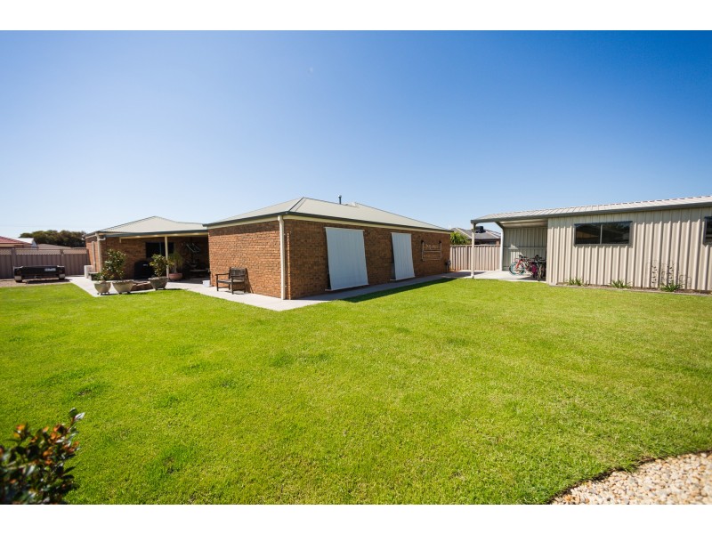 24 Genevieve Avenue, Echuca VIC 3564