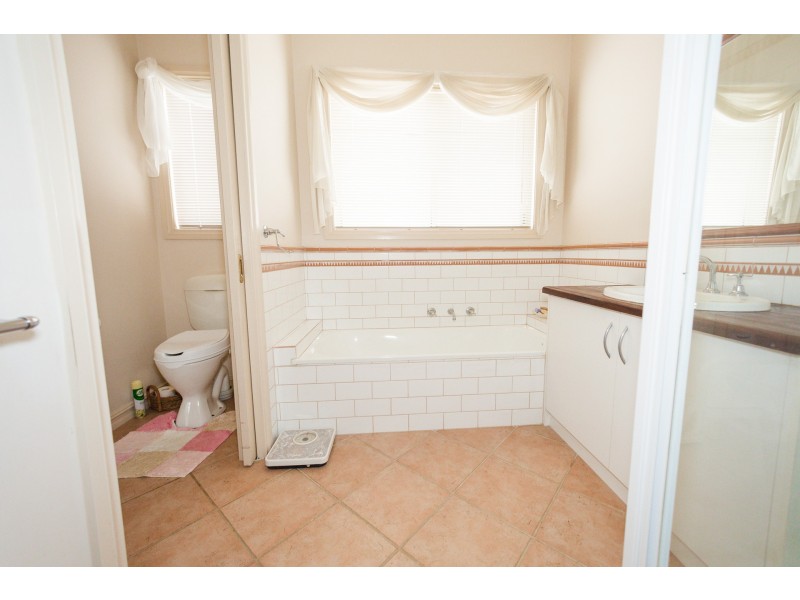 4 Lachlan Crescent, Echuca VIC 3564