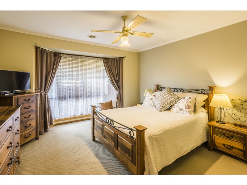 8 Oscar Place, Echuca VIC 3564