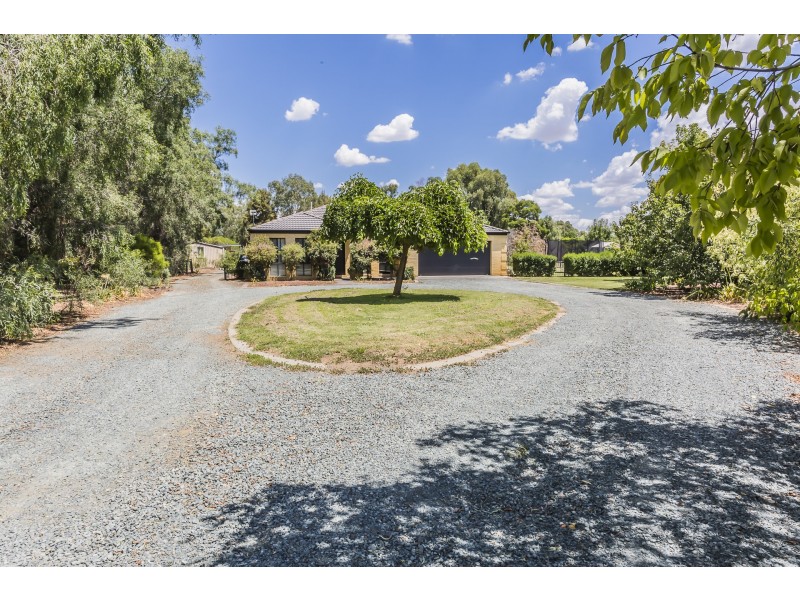 30 Village Court, Echuca VIC 3564