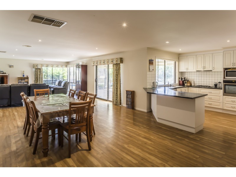 30 Village Court, Echuca VIC 3564