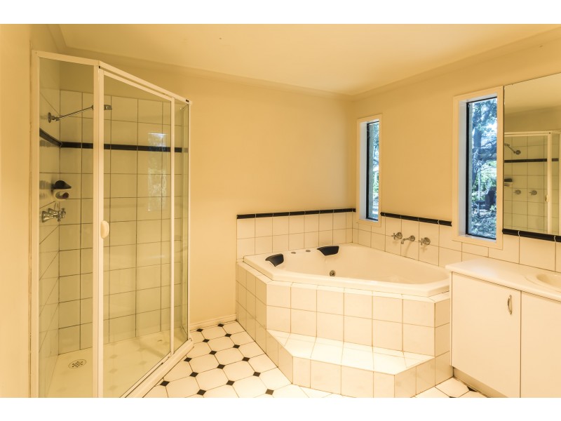 30 Village Court, Echuca VIC 3564