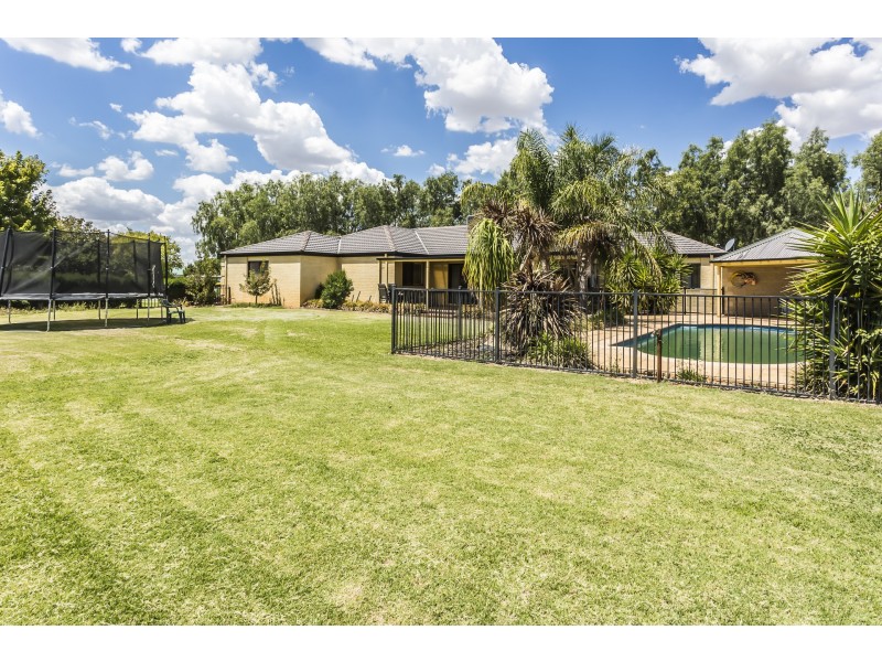 30 Village Court, Echuca VIC 3564