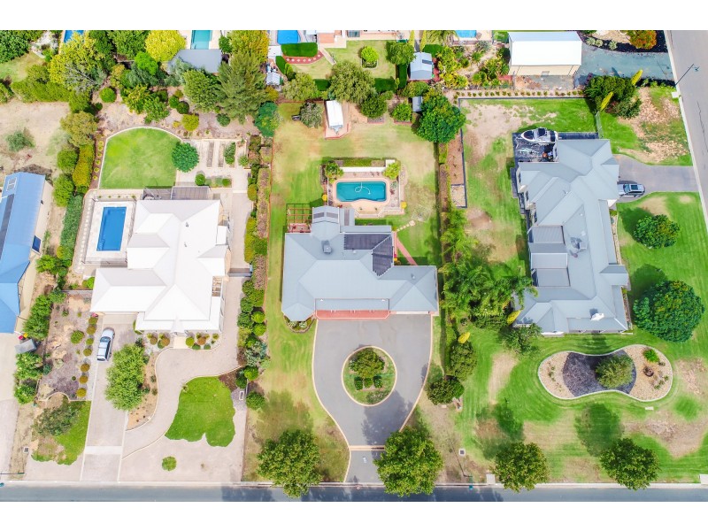 10 Winbi Avenue, Moama NSW 2731