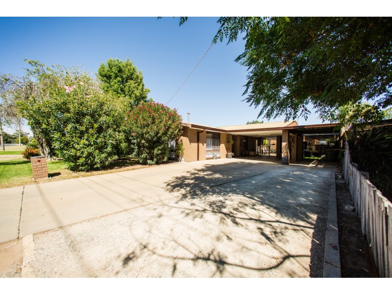 27 Crossen Street, Echuca VIC 3564