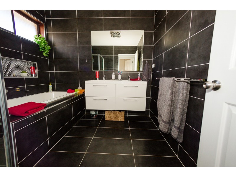 27 Crossen Street, Echuca VIC 3564