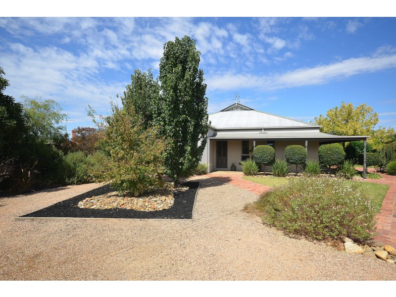 13 Winnima Avenue, Moama NSW 2731